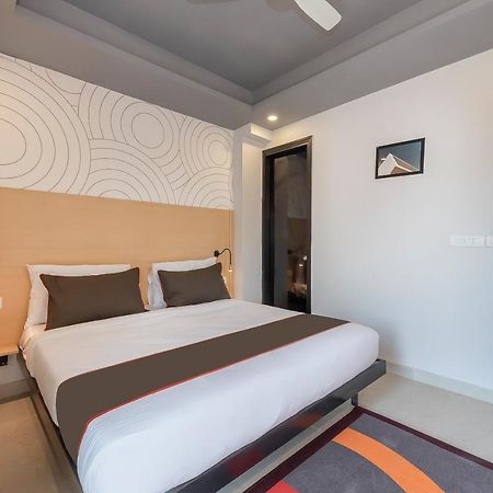 Collection O 162 Vardhman International Hotel Gurgaon Bagian luar foto