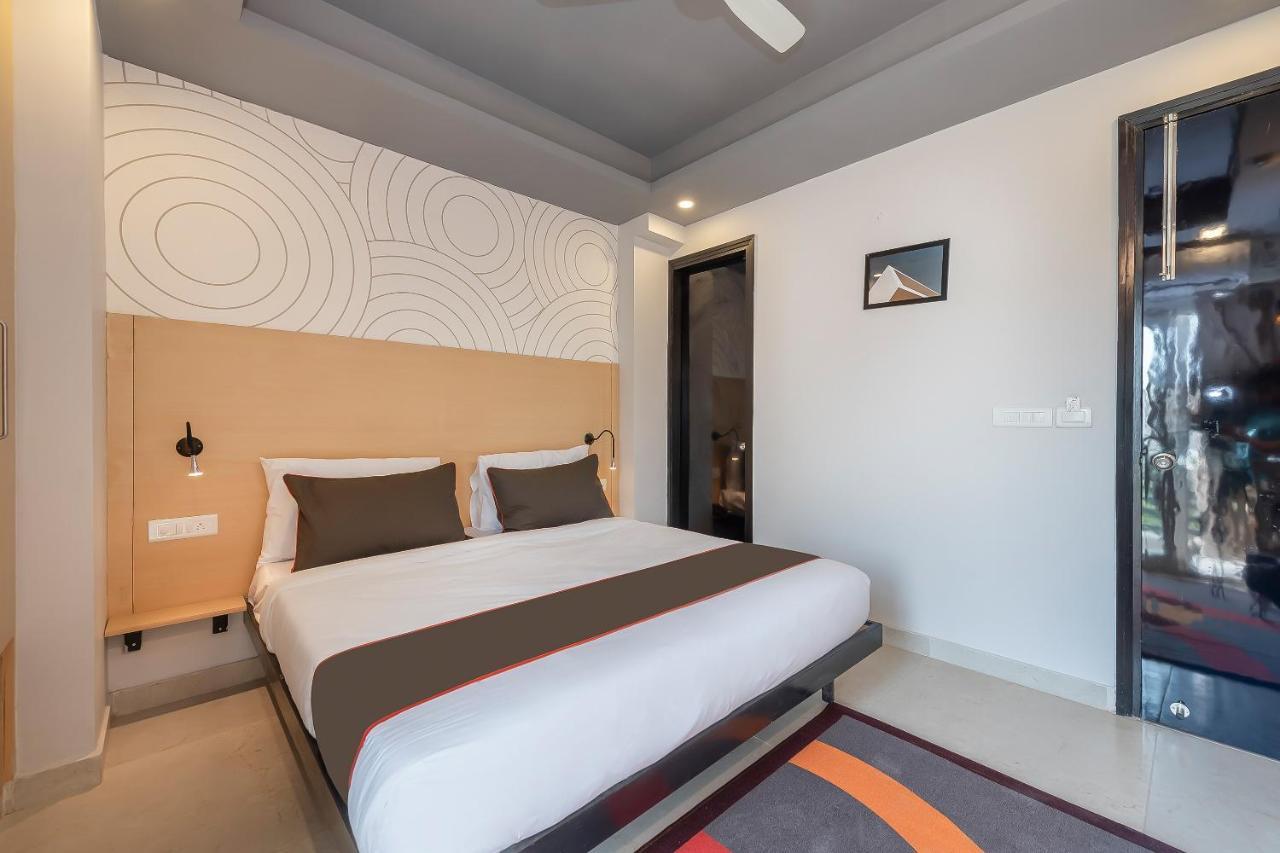 Collection O 162 Vardhman International Hotel Gurgaon Bagian luar foto