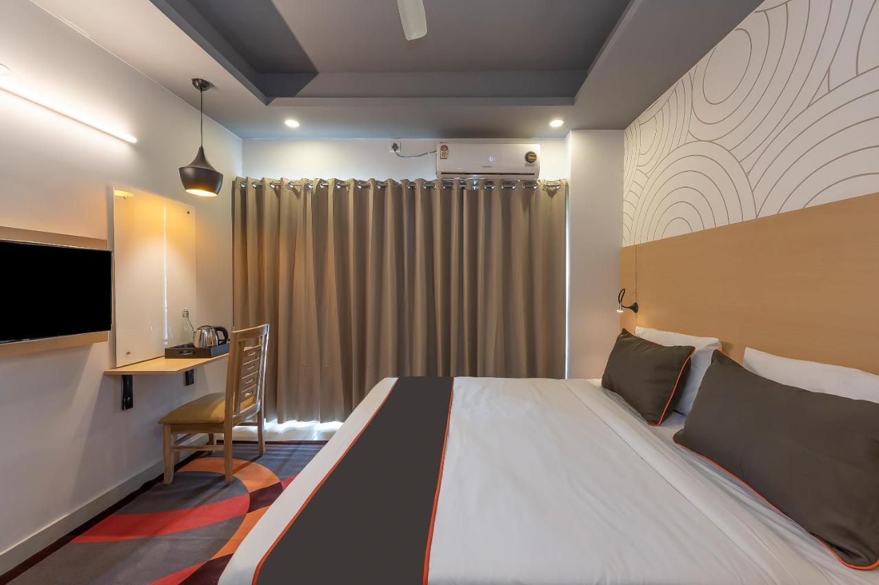 Collection O 162 Vardhman International Hotel Gurgaon Bagian luar foto