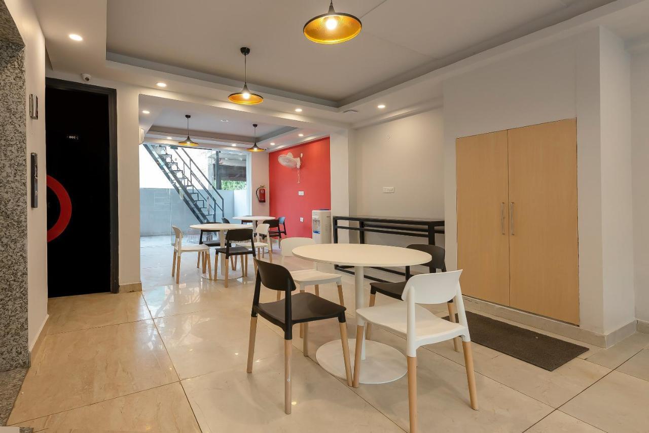 Collection O 162 Vardhman International Hotel Gurgaon Bagian luar foto