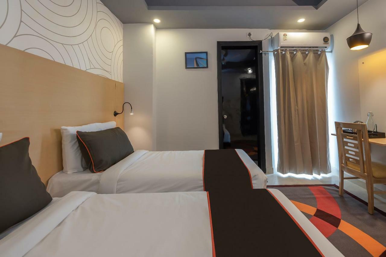 Collection O 162 Vardhman International Hotel Gurgaon Bagian luar foto